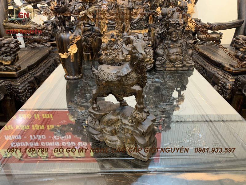 Tượng dê phong thủy gỗ mun hoa