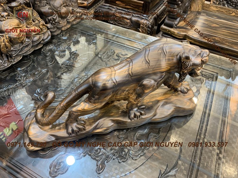 Tượng hổ phong thủy gỗ mun hoa