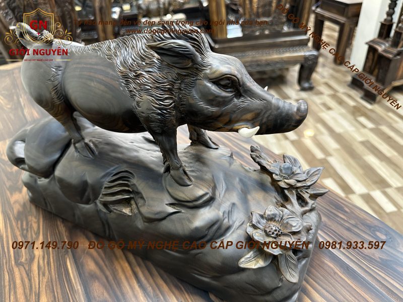 Tượng lợn rừng gỗ mun hoa