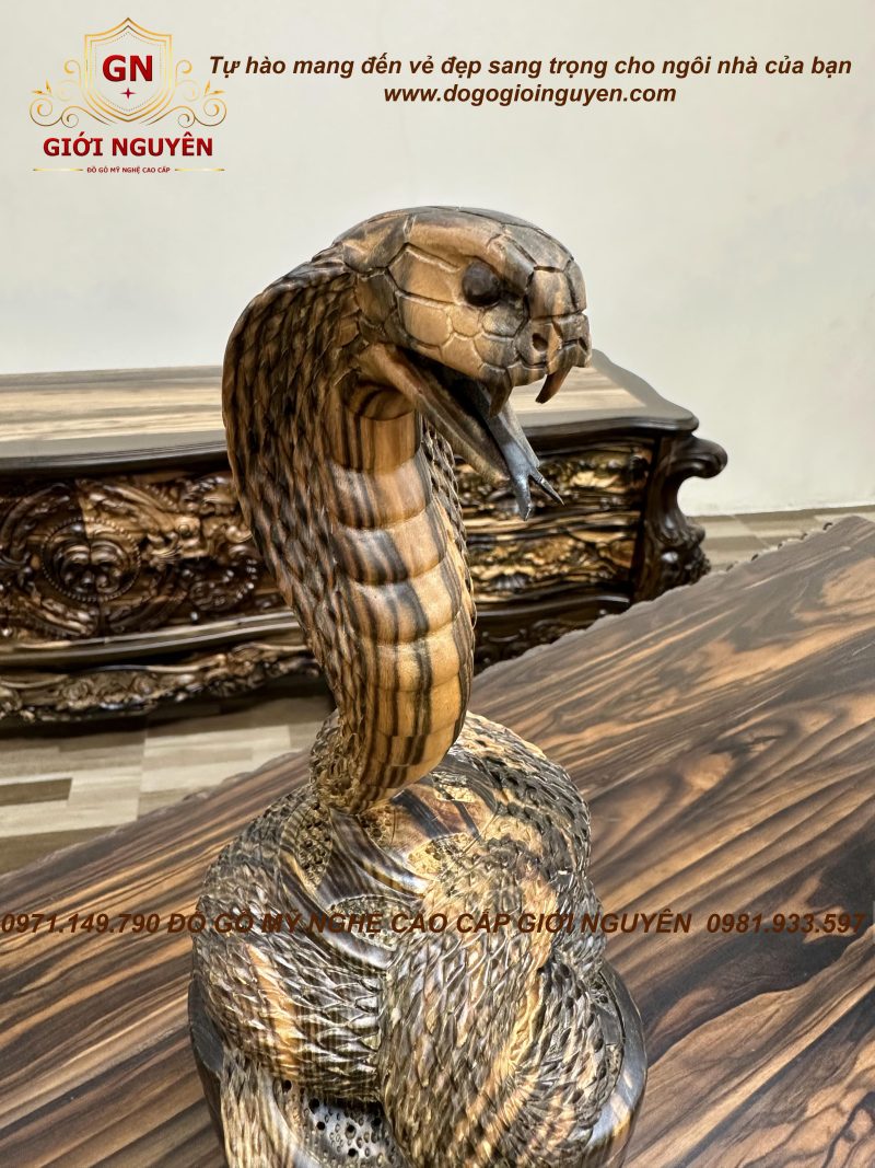 Tượng rắn phong thuỷ gỗ mun hoa