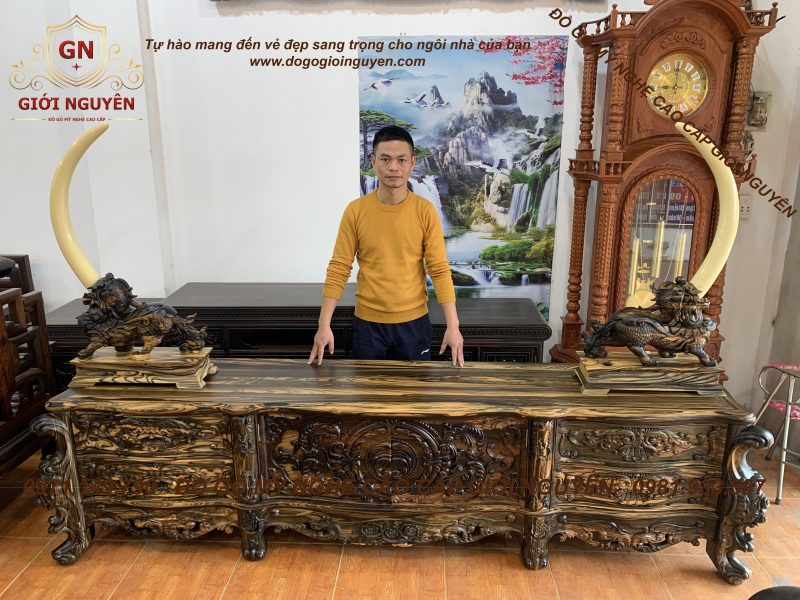 Kệ tivi Hoàng gia Louis gỗ Mun hoa 2m57